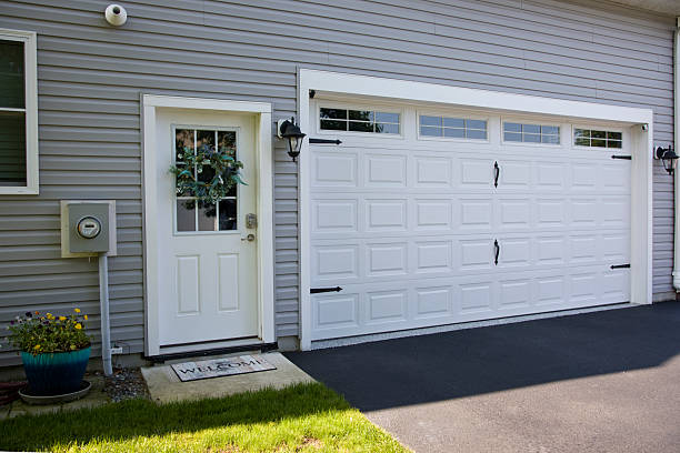 24/7 Emergency Garage Door Panel Replacement experts in Scott County County, IL